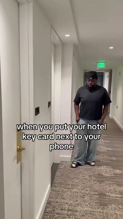 Frame at 0 seconds: The creator approaches a hotel room door beneath the persistent mistake-based text overlay.