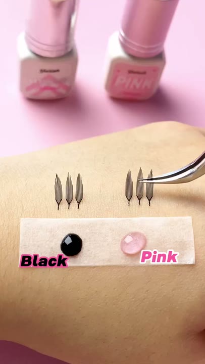 Frame at 0 seconds: Flash of two adhesive colors and lash clusters arranged on a hand.