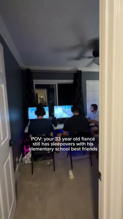 Frame at 3 seconds: Return to the gaming room, then show the creator holding skincare packets.